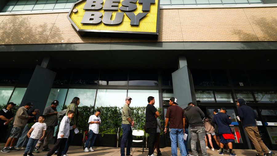 Best Buy Sees Stock Surge as New Gadgets and Tax Refunds Drive Sales