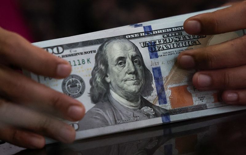 Dollar Slips as Oil Prices Dip Amid Hormuz Deal Optimism