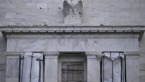 Fed Officials Disagree on Future Rate Cuts, Vote Against Statement