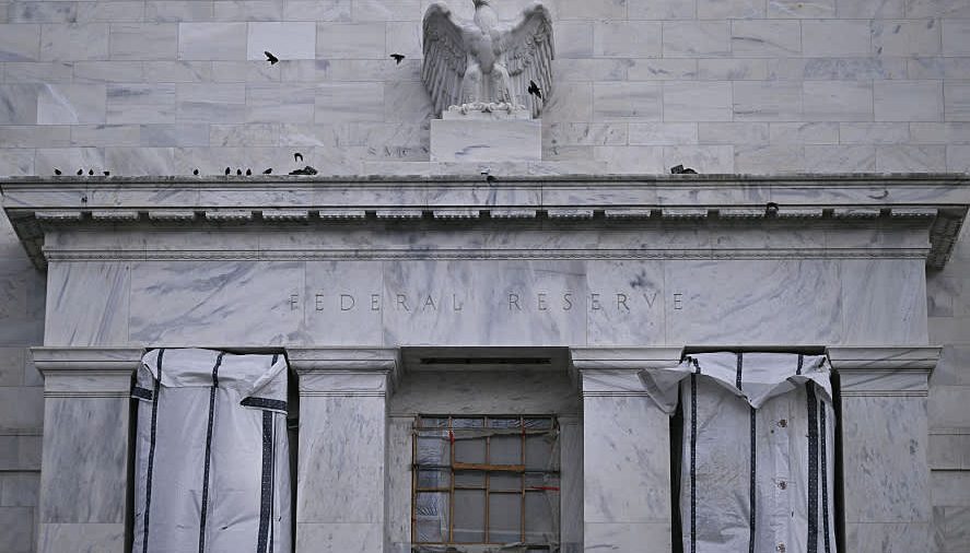 Fed Officials Disagree on Future Rate Cuts, Vote Against Statement
