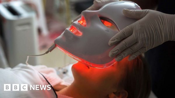 Exploring the Red Light Therapy Craze: Benefits and Controversies