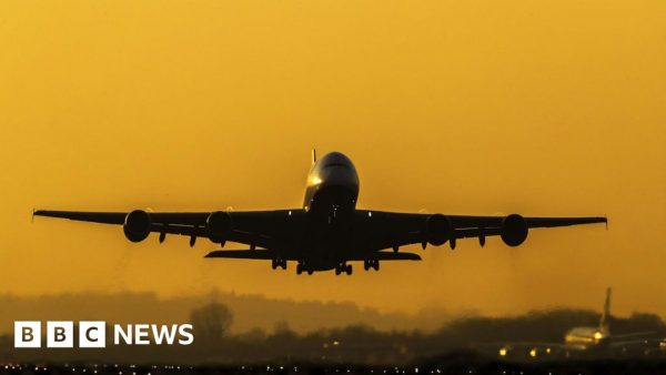 Heathrow Airport Faces Passenger Decline Amid Iran War and Airspace Closures