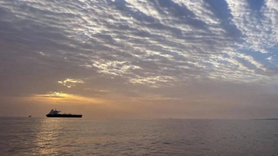 Iranian Super Tanker Defies US Blockade, Delivers $220 Million Oil Cargo to Asia