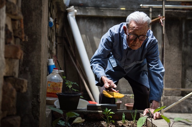 Oldest Nanjing Massacre Survivor Passes Away at 100, Less Than 100 Remain
