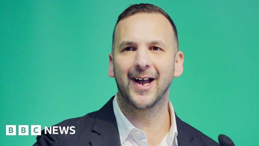 Green Party Leader Apologizes for Controversial Police Criticism