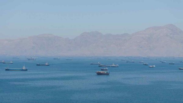 LNG Tankers and Crude Oil Vessel Navigate Through Strategic Strait of Hormuz