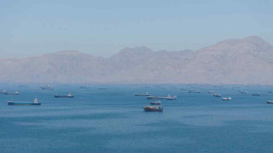 LNG Tankers and Crude Oil Vessel Navigate Through Strategic Strait of Hormuz