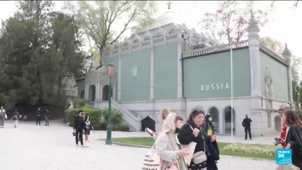 Biennale Jury Quits