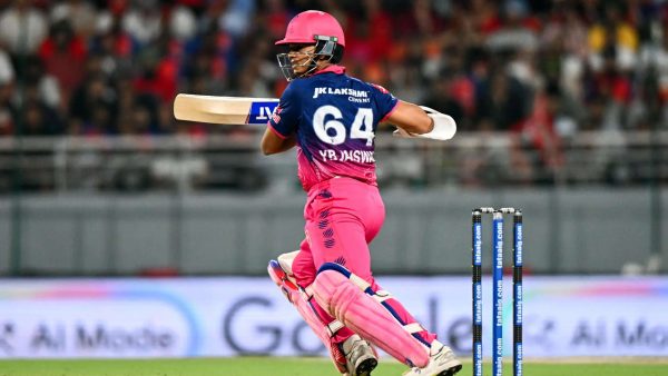 Yashasvi Jaiswal Sets IPL Record with First-Ball Six, But Mitchell Starc Prevails