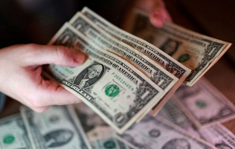 Dollar Dips as Middle East Truce Wavers and Inflation Data Looms