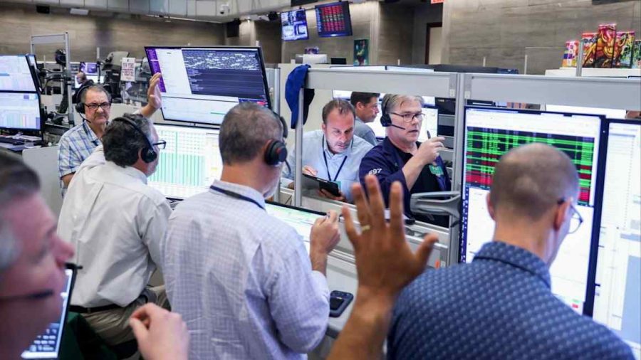 AI Revolutionizes Investment Strategies and Risk Management