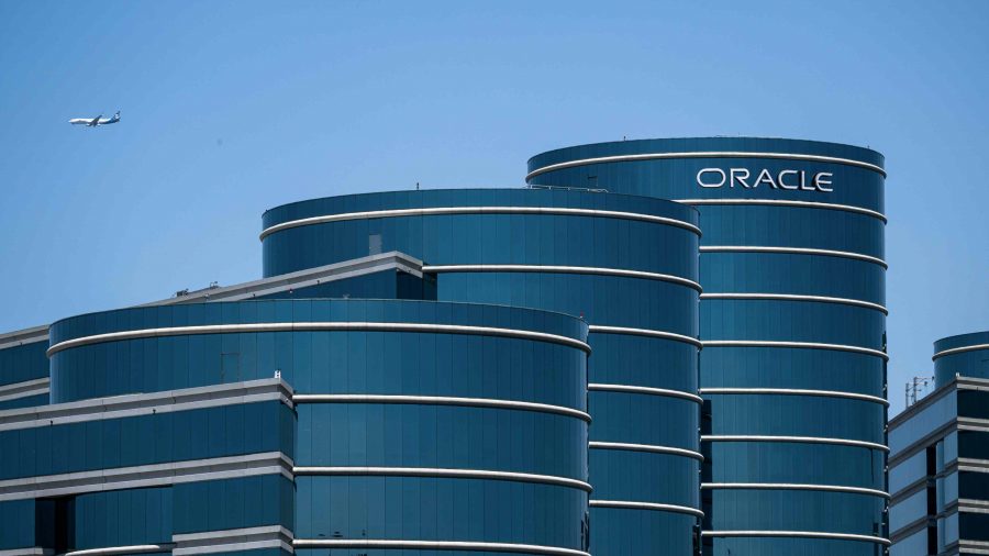Oracle’s AI Investment Strategy Raises Concerns Among Investors