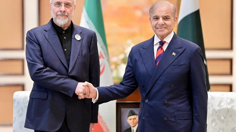 Iran Claims Control Over Strait of Hormuz Amid Ongoing US-Iran Negotiations