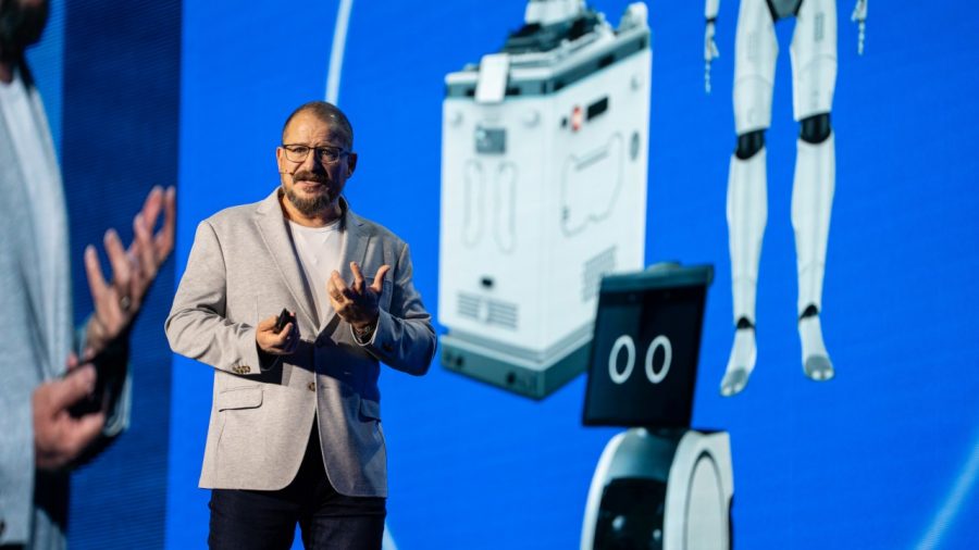 Qualcomm’s Unique Position in the AI Chip Market Amidst Smartphone Concerns