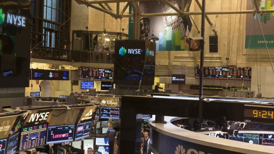 Tech Sector Decline Impacts Market as Stocks Show Mixed Performance