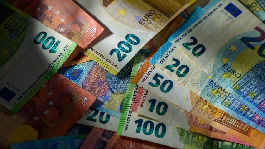 Why the Dollar Dominates: A Strategic Shift Away from the Euro