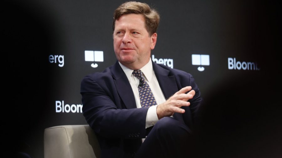 Trump to Nominate Former SEC Chairman as New Intelligence Chief