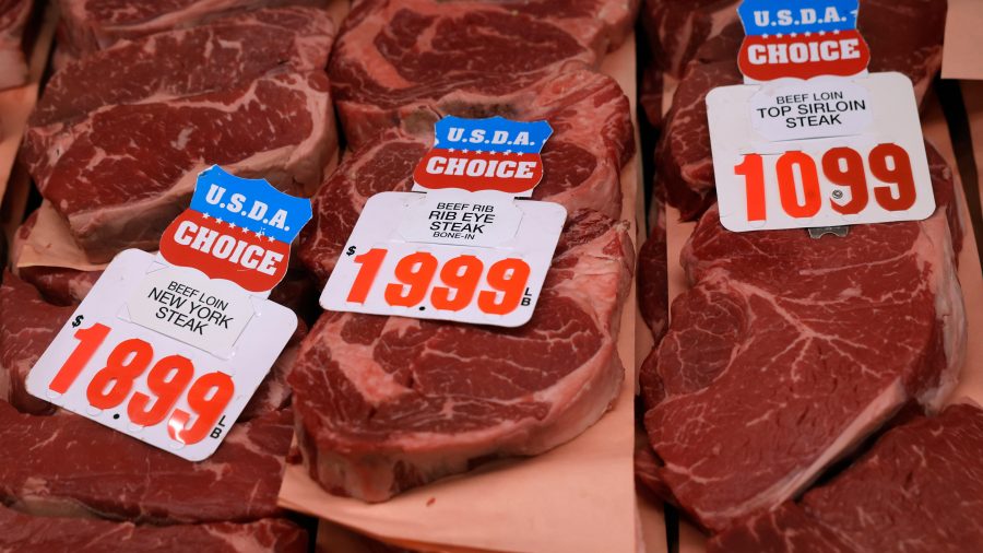 US Consumers Continue Spending Amid Rising Prices, But Risks Mount