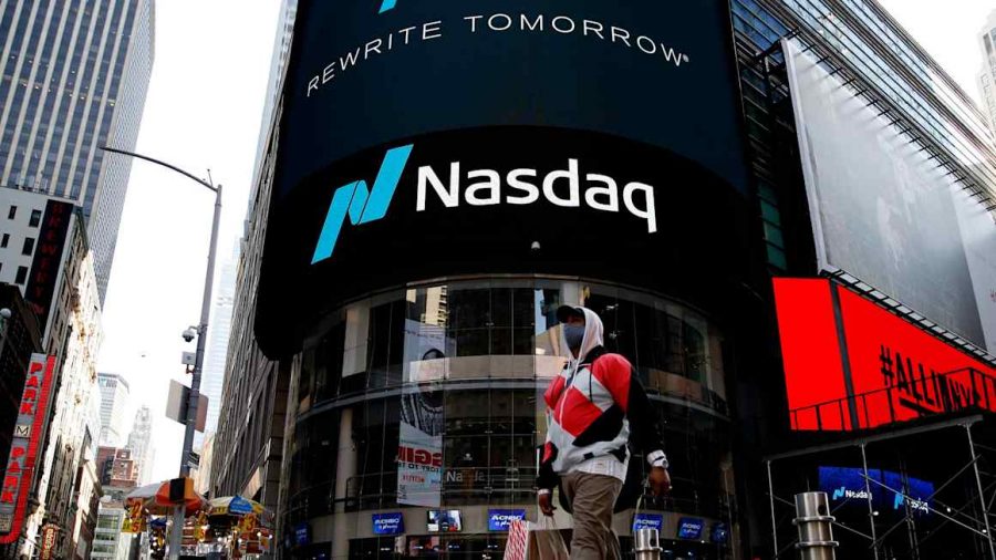 US Tech Stocks Plummet Amid Rising Volatility Ahead of SpaceX IPO