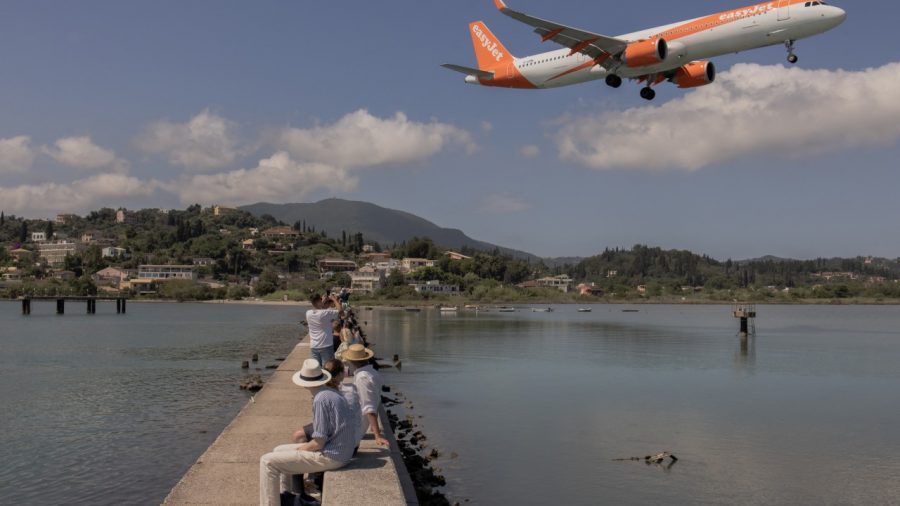 easyJet Opens Negotiations with Castlelake After Rejecting $6.49 Billion Offer