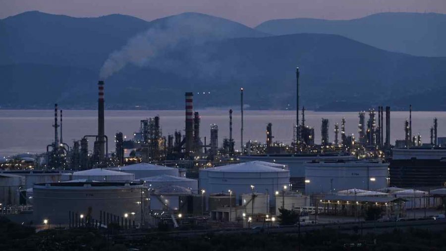 Retail Traders Surge into Oil Market as CME Group Launches New Contract