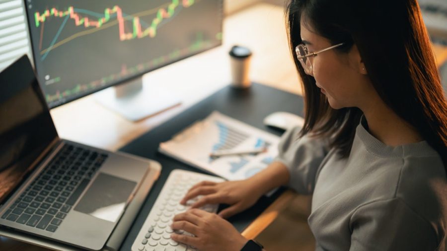 The Surge of Active ETFs: A Challenge to Passive Investment Strategies